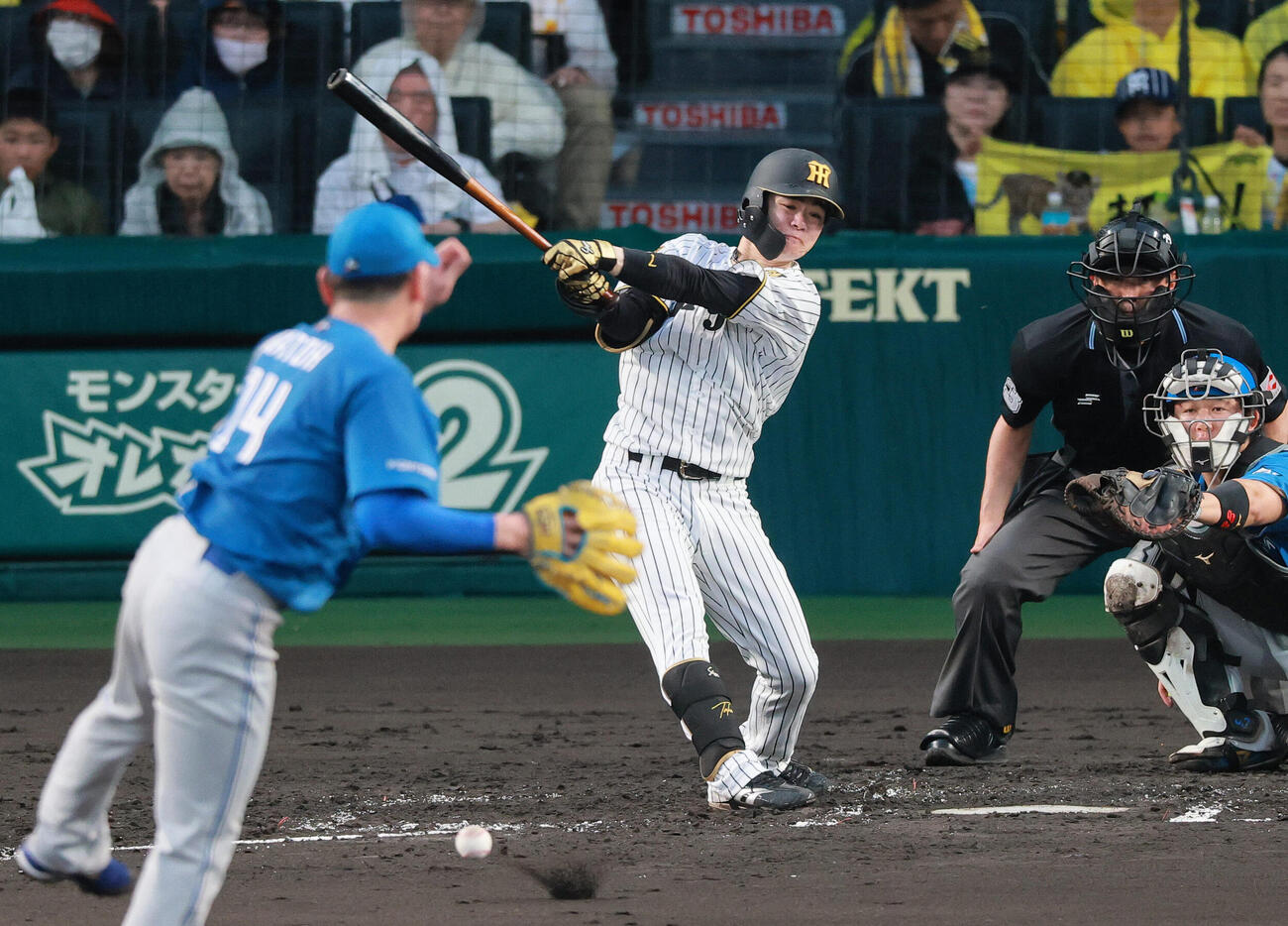 セ・パ交流戦　阪神対日本ハム2回戦　阪神対日本ハム　3回裏阪神2死、安打を放つ中野拓夢（撮影・上山淳一）
