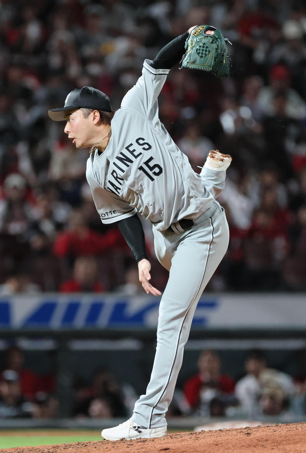 広島対ロッテ　9回表広島、ロッテ6番手の横山陸人（撮影・加藤孝規）
