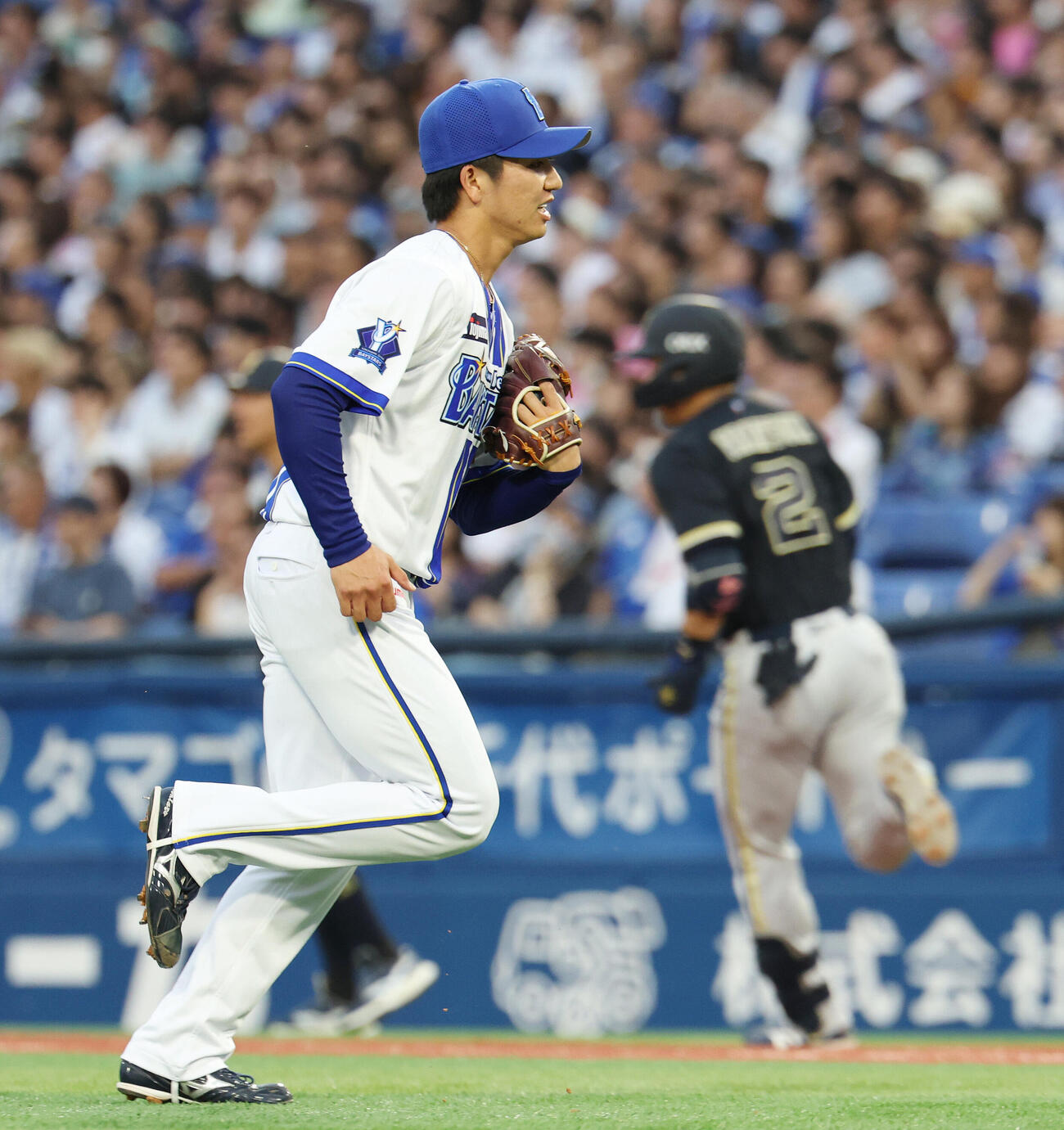 DeNA対オリックス　2回表オリックス無死一、二塁、若月健矢に適時打を浴びる篠木健太郎（撮影・宮地輝）