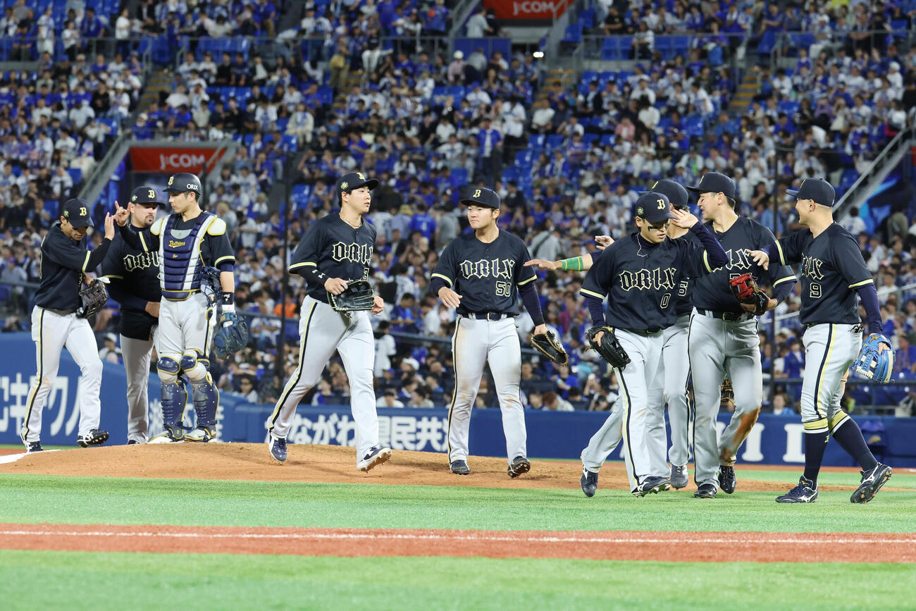 DeNA対オリックス　勝利したオリックスの選手たち（撮影・宮地輝）＝2026年5月27日