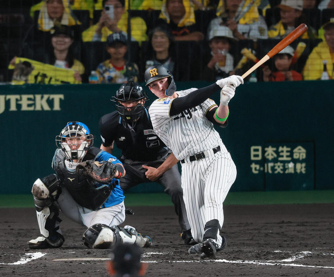 2026年5月27日、セ・パ交流戦　阪神対日本ハム2回戦　阪神対日本ハム　6回裏阪神2死一塁、代打キャム・ディベイニーは安打を放つ