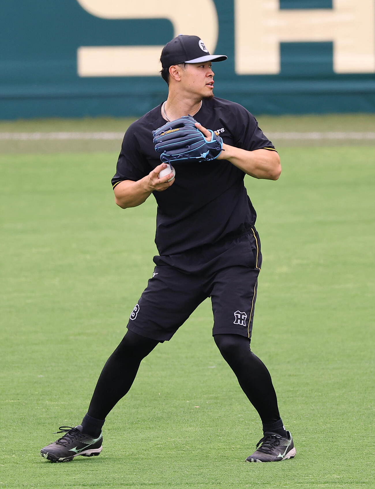 阪神対日本ハム　守備練習をする佐藤輝明（撮影・上田博志）