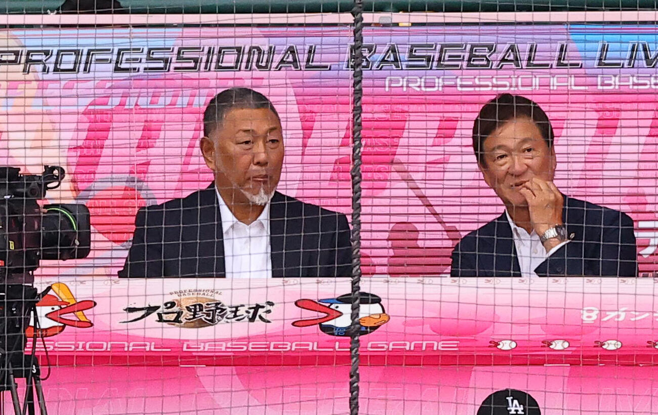 阪神対日本ハム　テレビ解説席に座る清原和博氏（左）と片岡篤史氏（撮影・上田博志）＝2026年5月28日