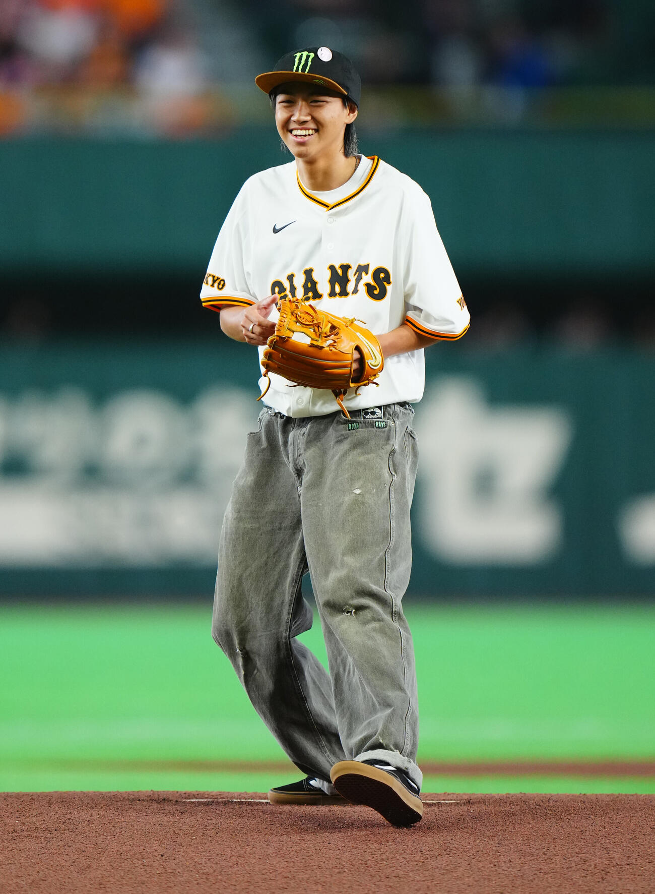 交流戦　巨人対ソフトバンク　ファーストピッチを務める佐々木音憧（撮影・垰建太）＝2026年5月28日