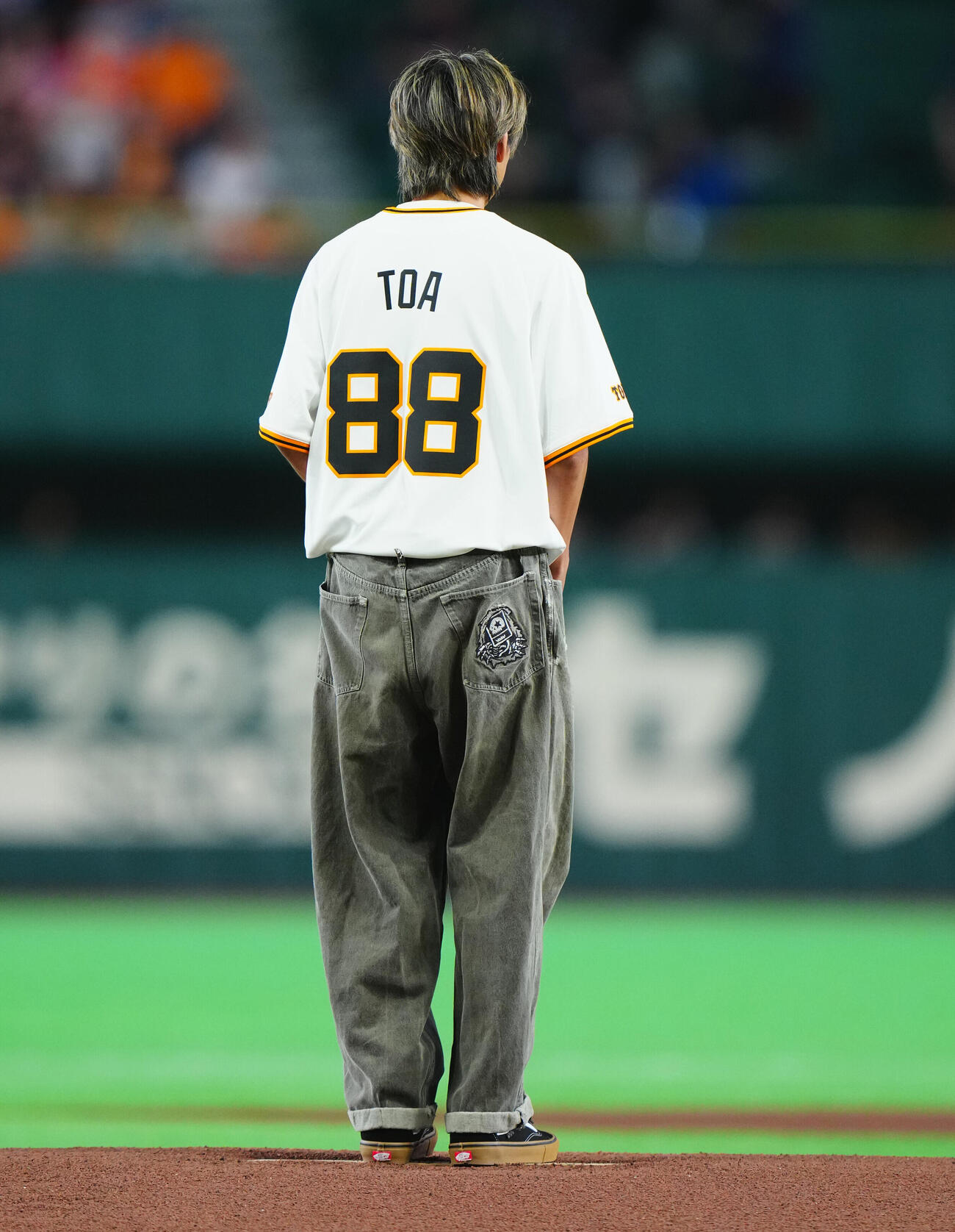 交流戦　巨人対ソフトバンク　ファーストピッチを務める佐々木音憧（撮影・垰建太）＝2026年5月28日