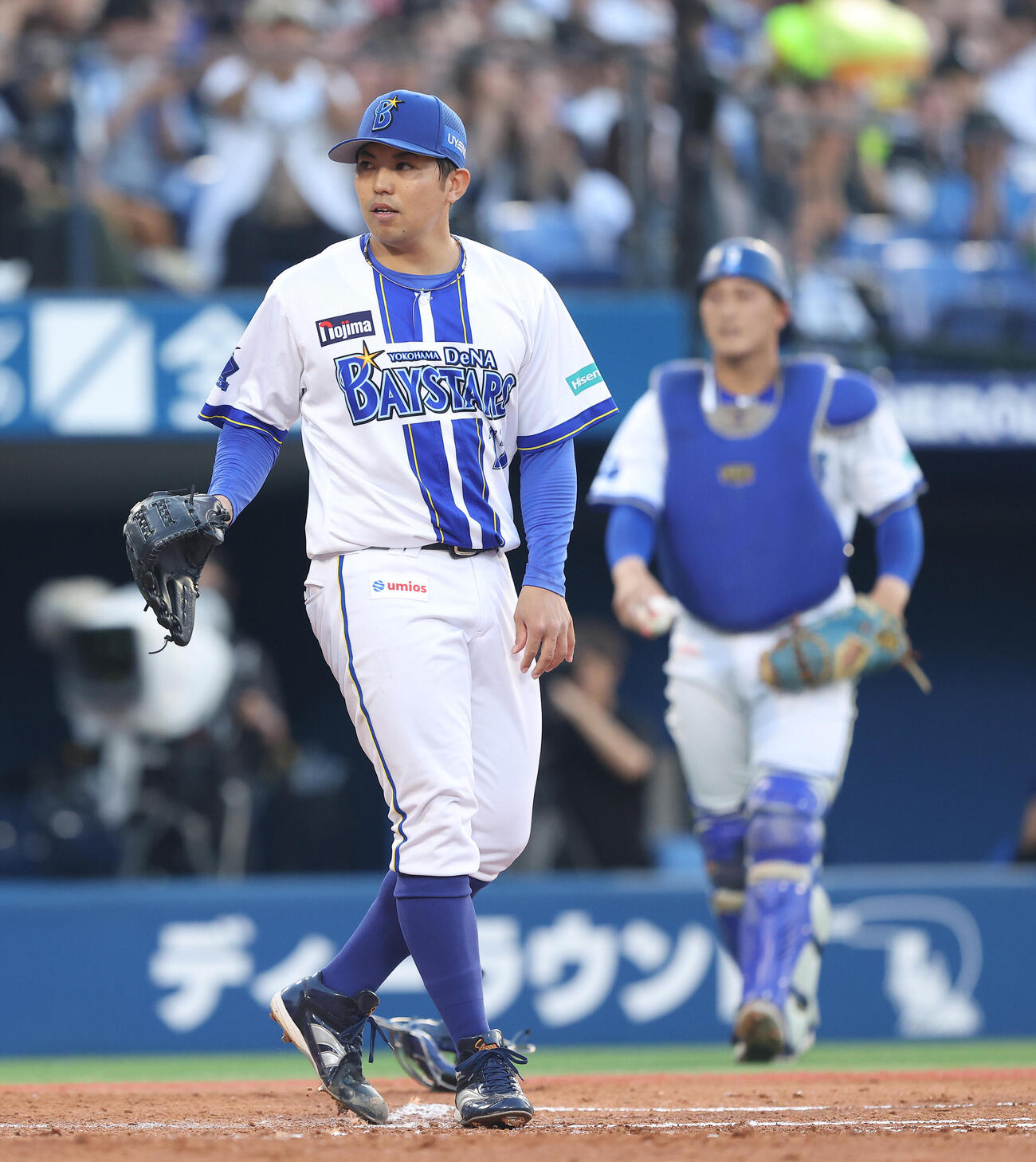 DeNA対オリックス　2回表オリックス2死二、三塁、暴投し先制を許す東克樹（撮影・河田真司）