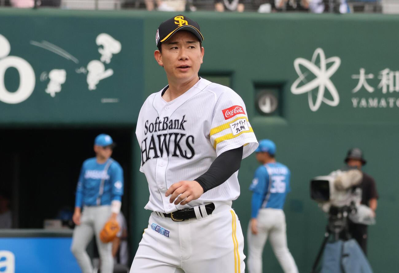 ソフトバンク中村稔投手は9回1失点で完投勝利を挙げる