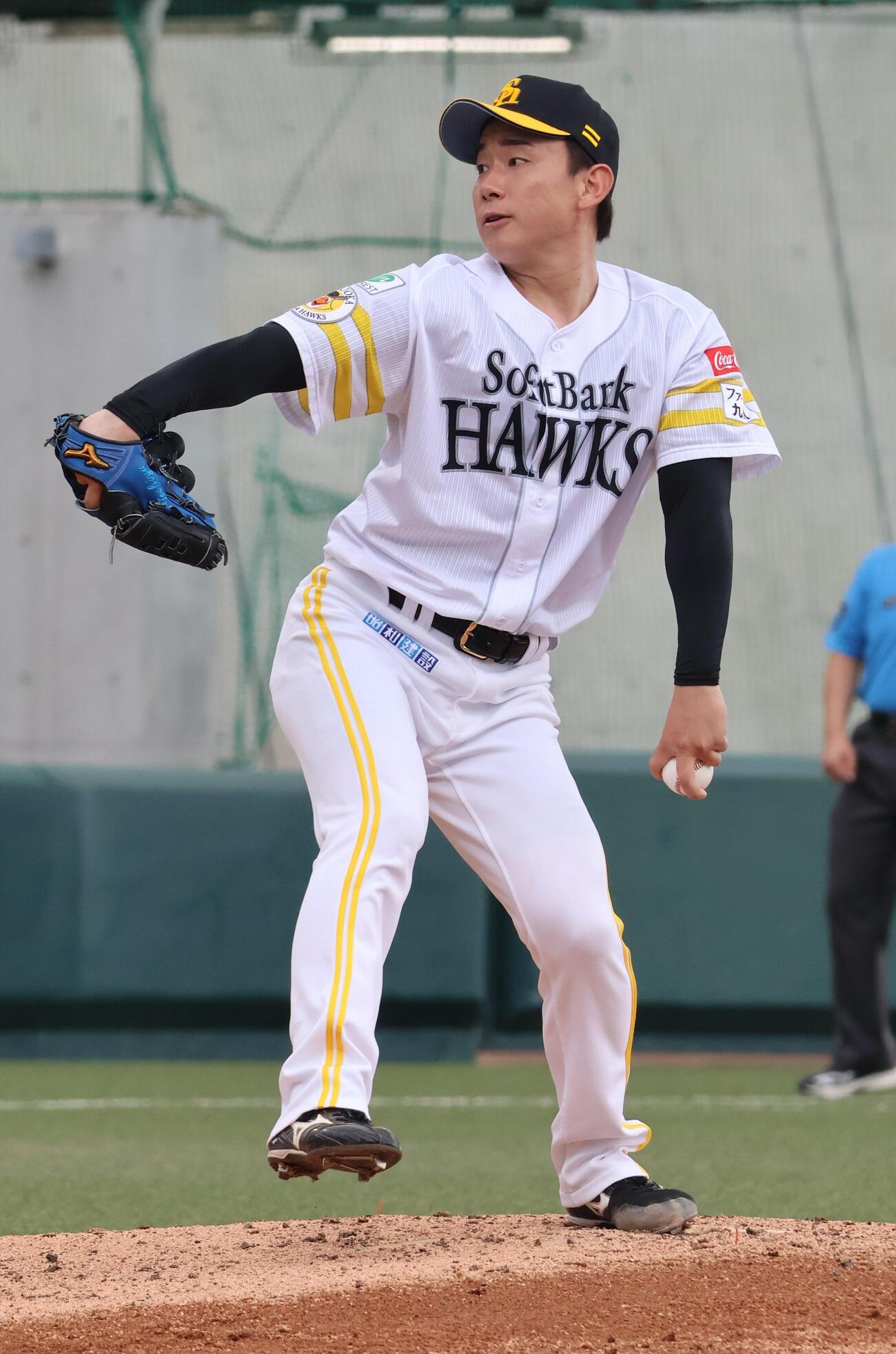ソフトバンク中村稔投手は9回1失点で完投勝利を挙げる