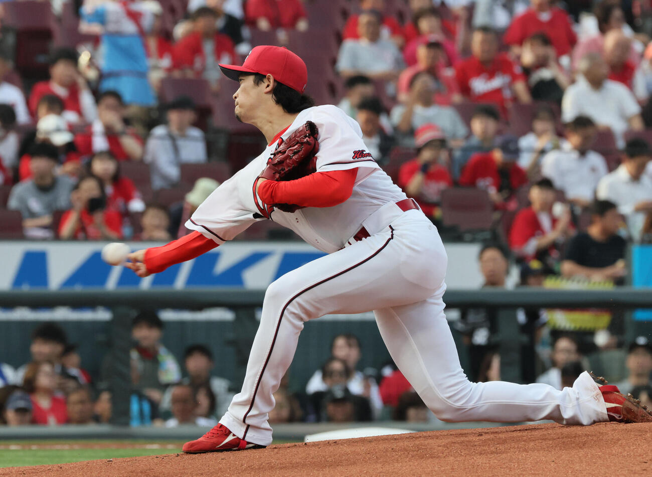 広島対ロッテ　広島先発の鈴木健矢（撮影・加藤孝規）