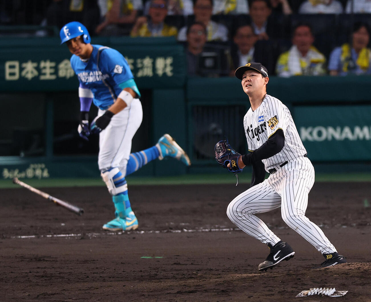 阪神対日本ハム　3回表日本ハム2死一、二塁、木下里都は万波中正に適時打を浴びる（撮影・上田博志）