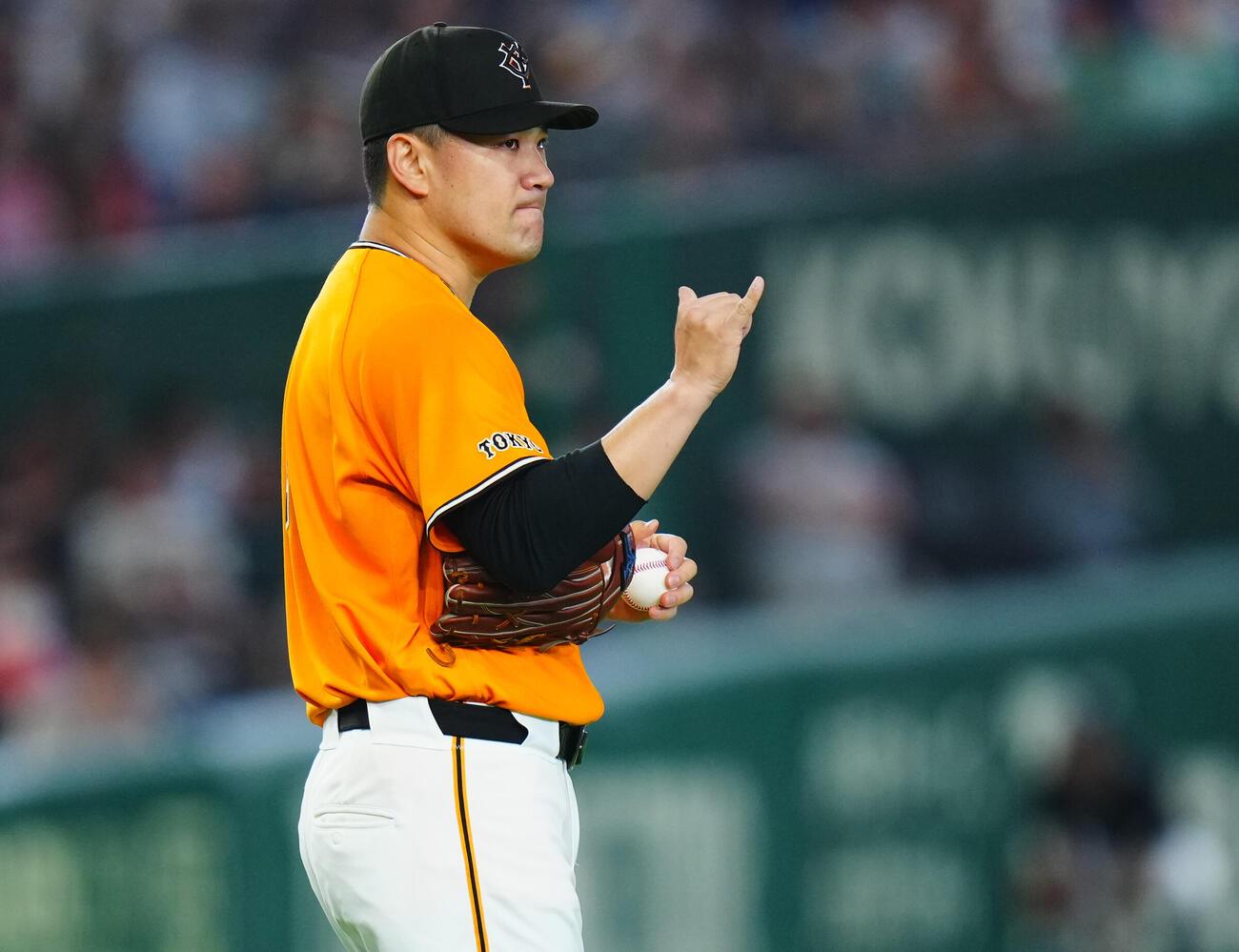 交流戦　巨人対ソフトバンク　1回表ソフトバンク1死、表情を引き締める巨人先発の田中将大（撮影・垰建太）