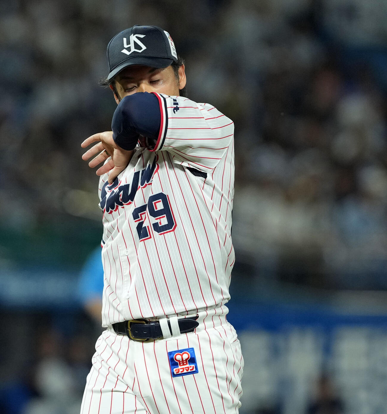 ヤクルト対西武　4回表、3失点目を喫したヤクルトの先発小川泰弘（撮影・たえ見朱実）