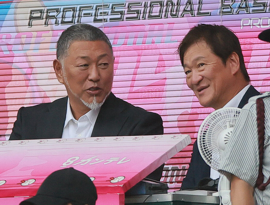 阪神対日本ハム　テレビ解説で甲子園球場に訪れた清原和博氏（左）と片岡篤史氏（撮影・上山淳一）