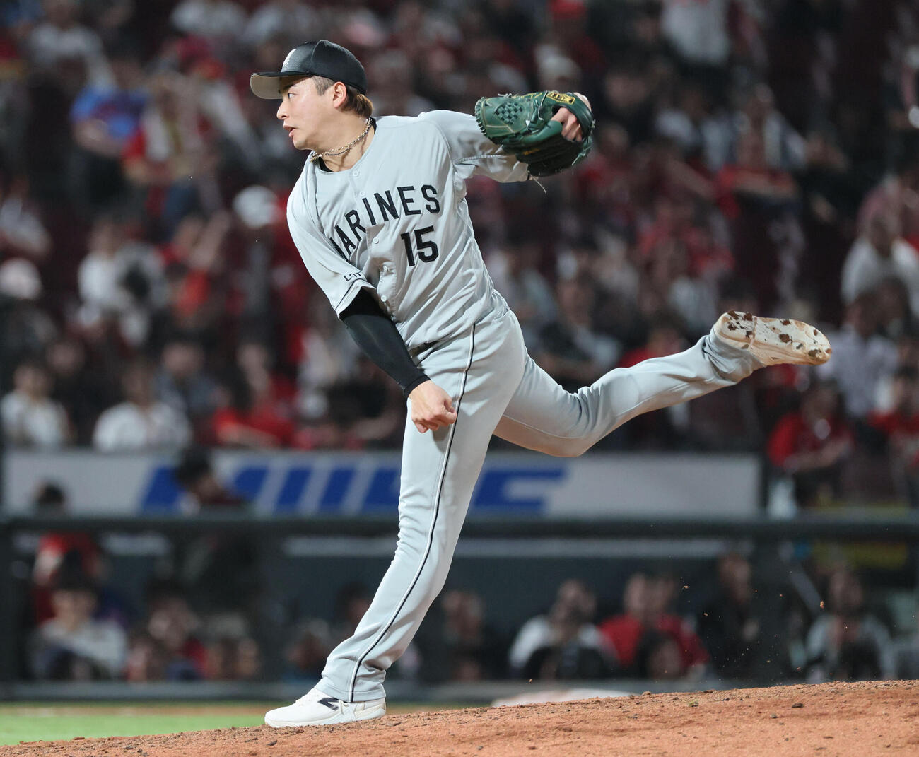 広島対ロッテ　9回裏広島、ロッテ5番手の横山陸人（撮影・加藤孝規）