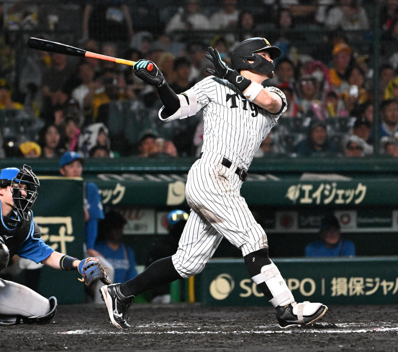 阪神対日本ハム　9回裏阪神1死　佐藤輝明は右越え本塁打を放つ（撮影・石井愛子）
