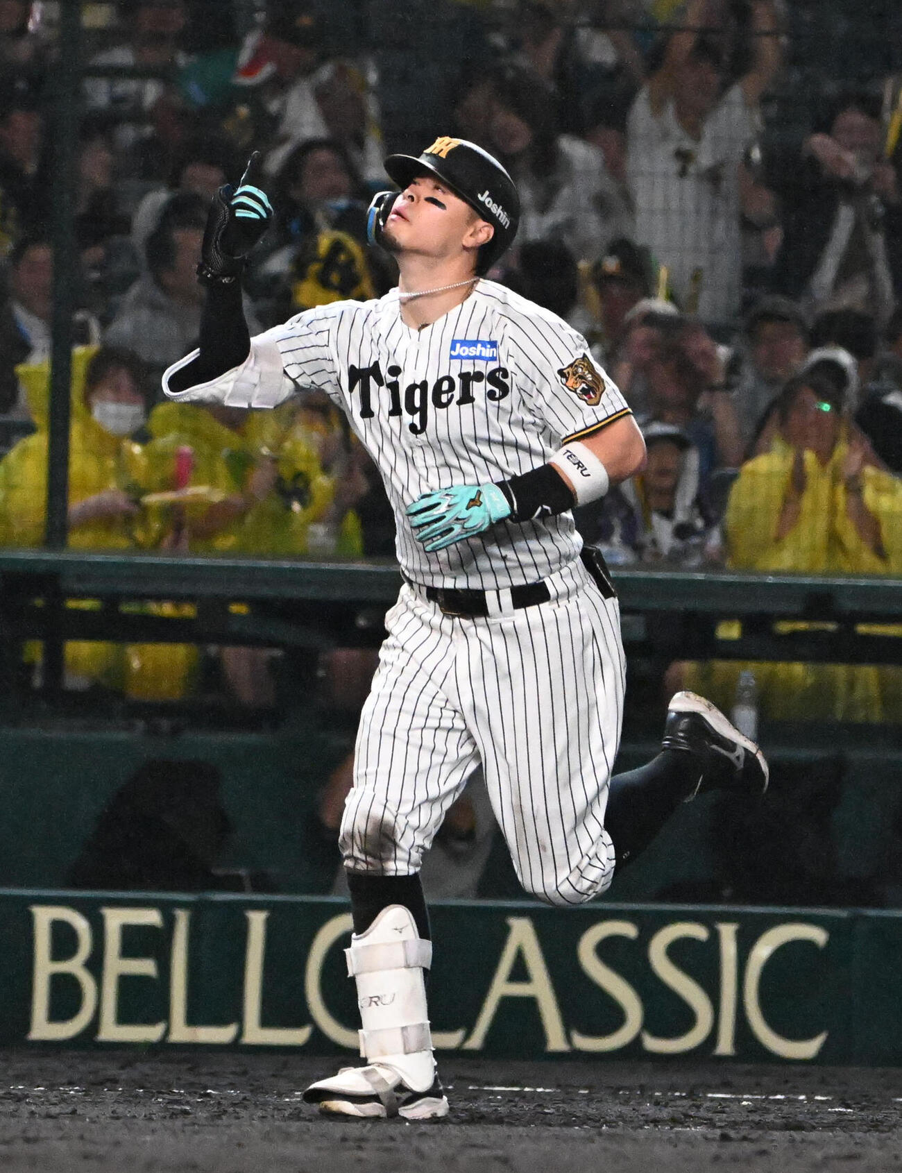 阪神対日本ハム　9回裏阪神1死　佐藤輝明は右越え本塁打を放つ（撮影・石井愛子）