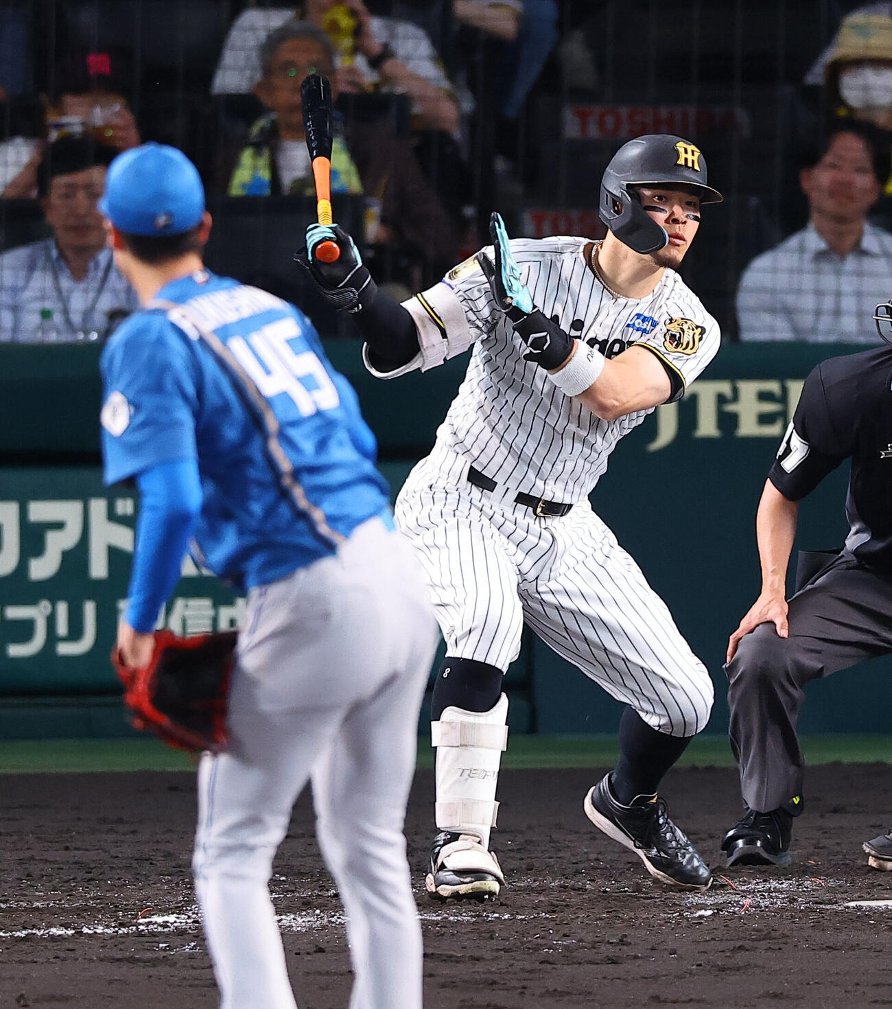 阪神対日本ハム　4回裏阪神無死、佐藤輝明は安打を放つ（撮影・上田博志）