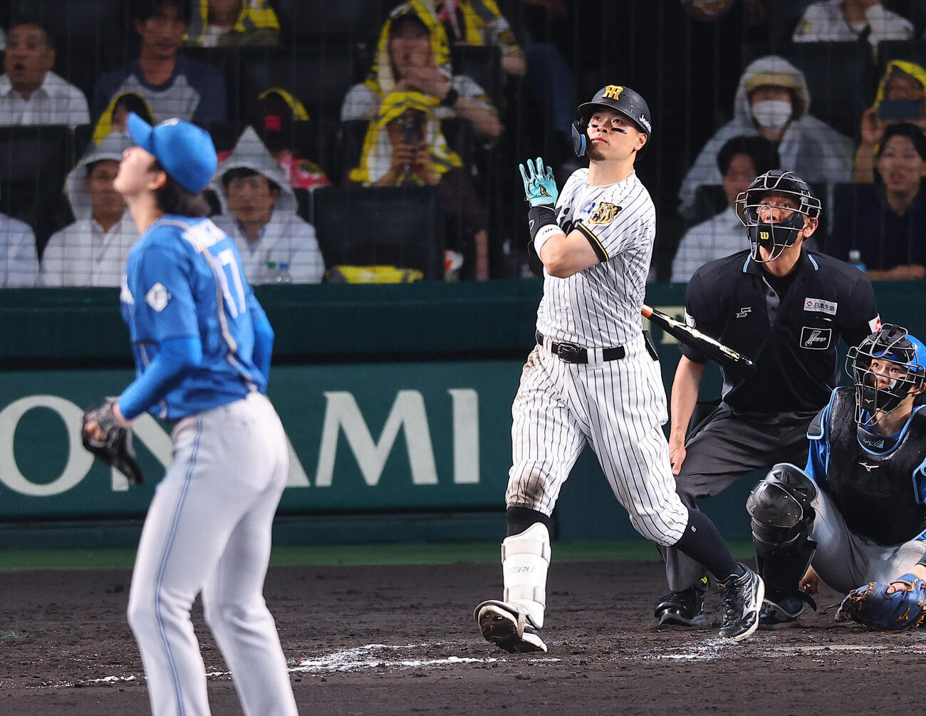阪神対日本ハム　9回裏阪神1死、佐藤輝明はソロ本塁打を放つ（撮影・上田博志）＝2026年5月28日