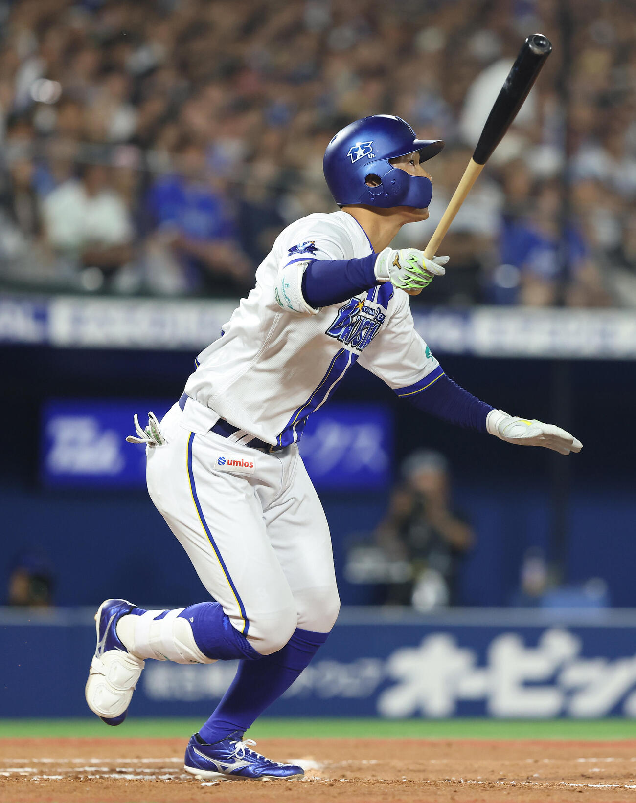 DeNA対オリックス　7回裏DeNA1死一、二塁、右越えに逆転3点本塁打を放つ京田陽太（撮影・河田真司）