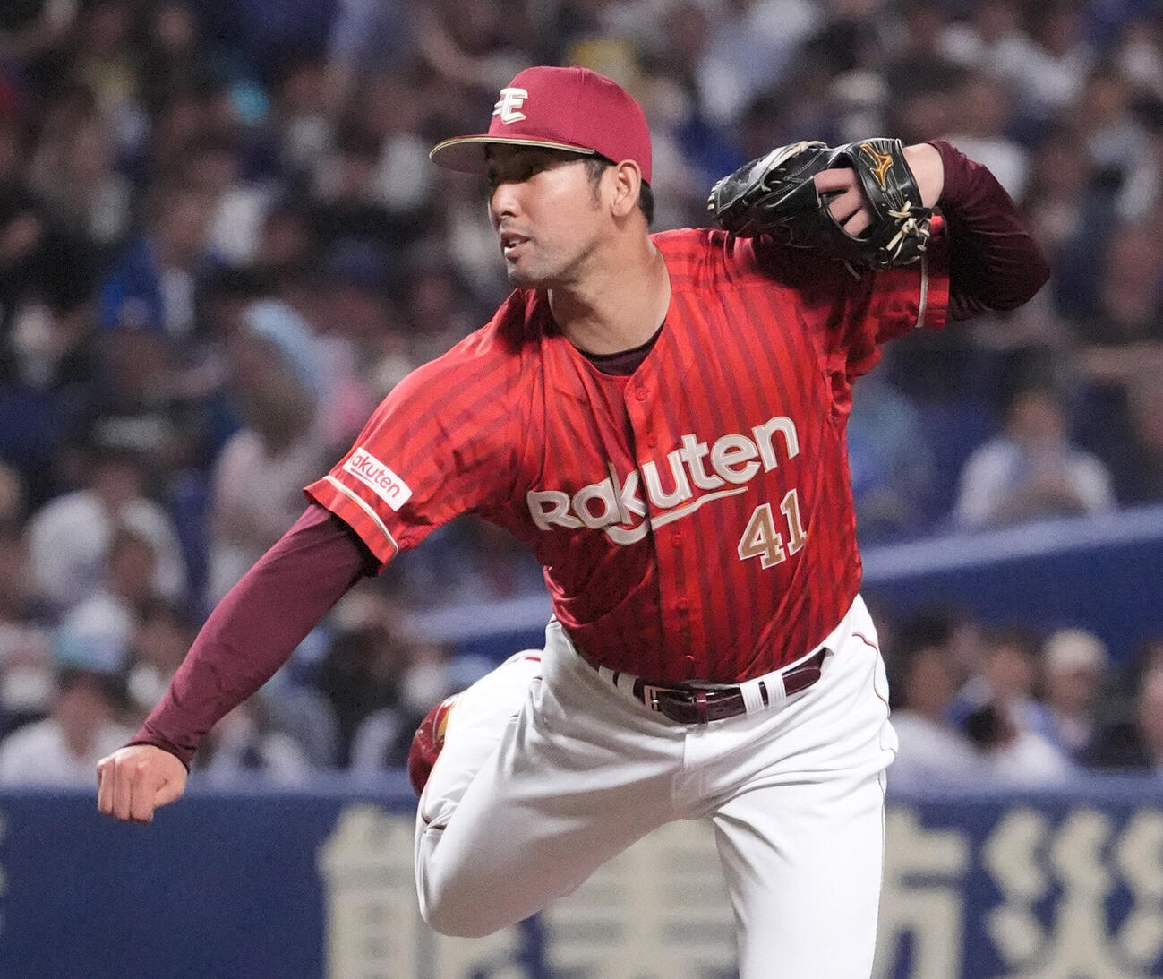 プロ野球交流戦中日対楽天　7回裏、楽天2番手で登板する加治屋蓮（撮影・森本幸一）＝2026年5月28日