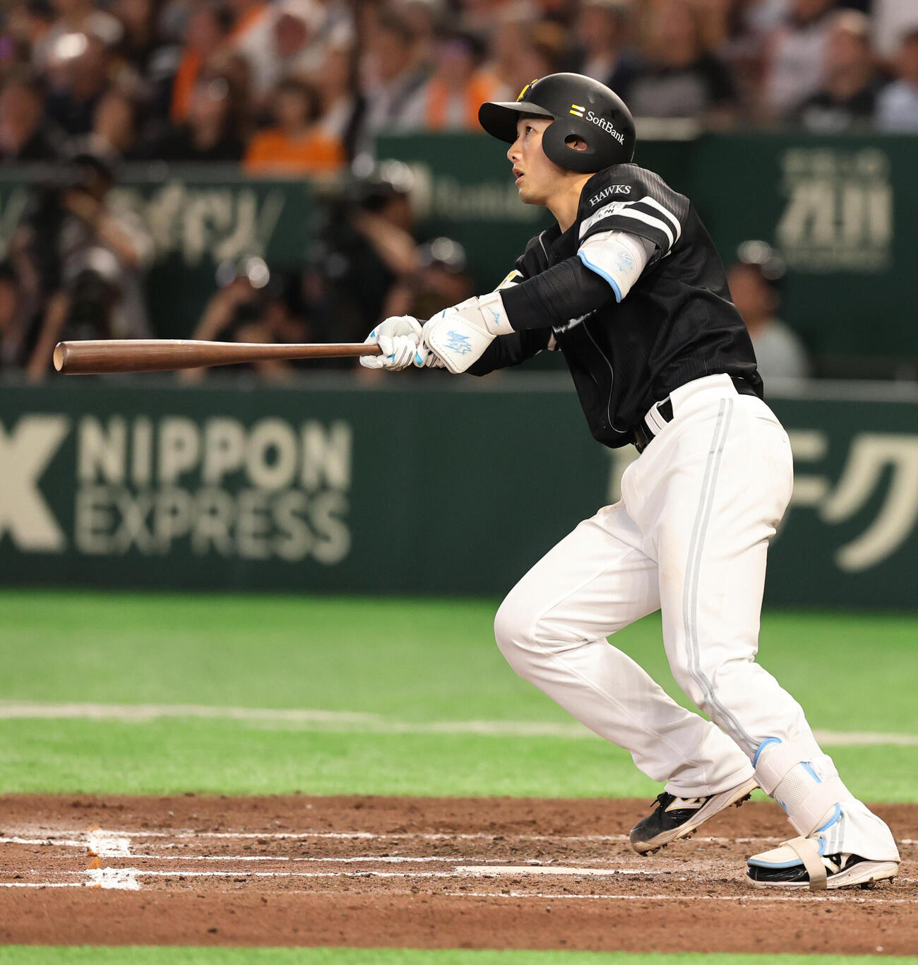 巨人対ソフトバンク　7回表ソフトバンク2死一塁、2点本塁打を放つ山本祐大（撮影・野上伸悟）＝2026年5月28日