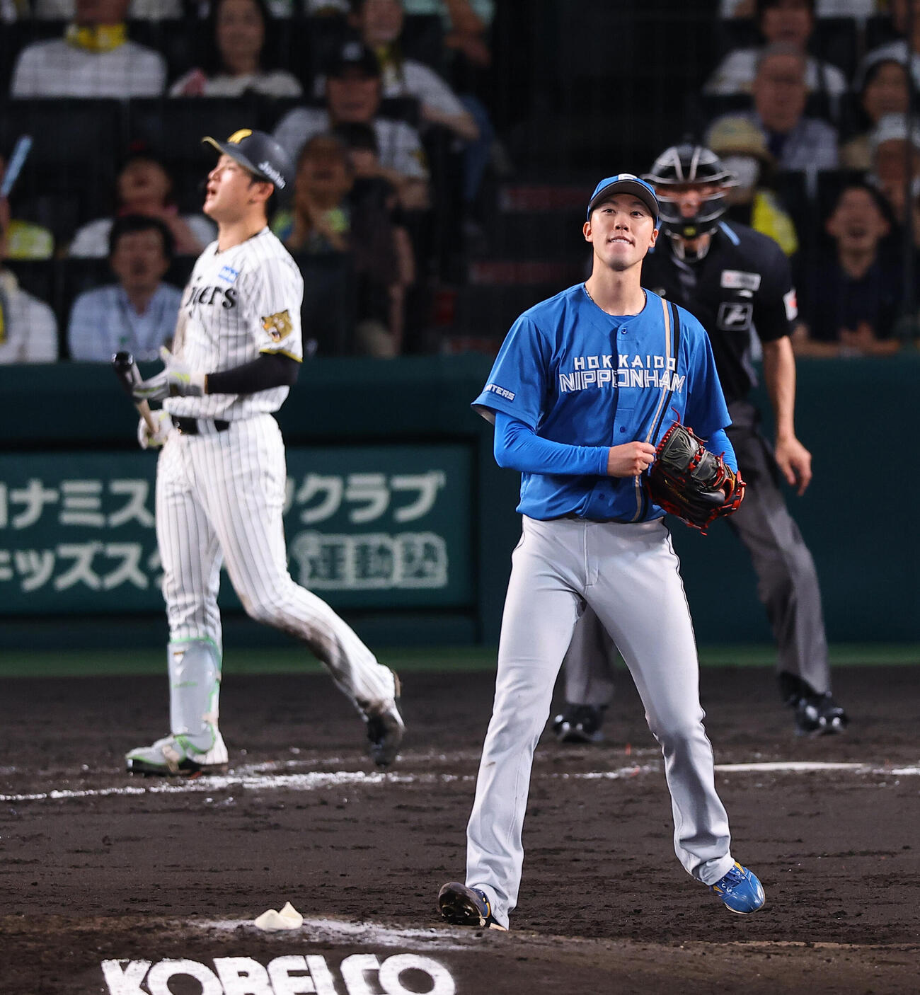 阪神対日本ハム　5回裏阪神2死二塁、高寺望夢から三振を奪った福島蓮はガッツポーズ（撮影・上田博志）