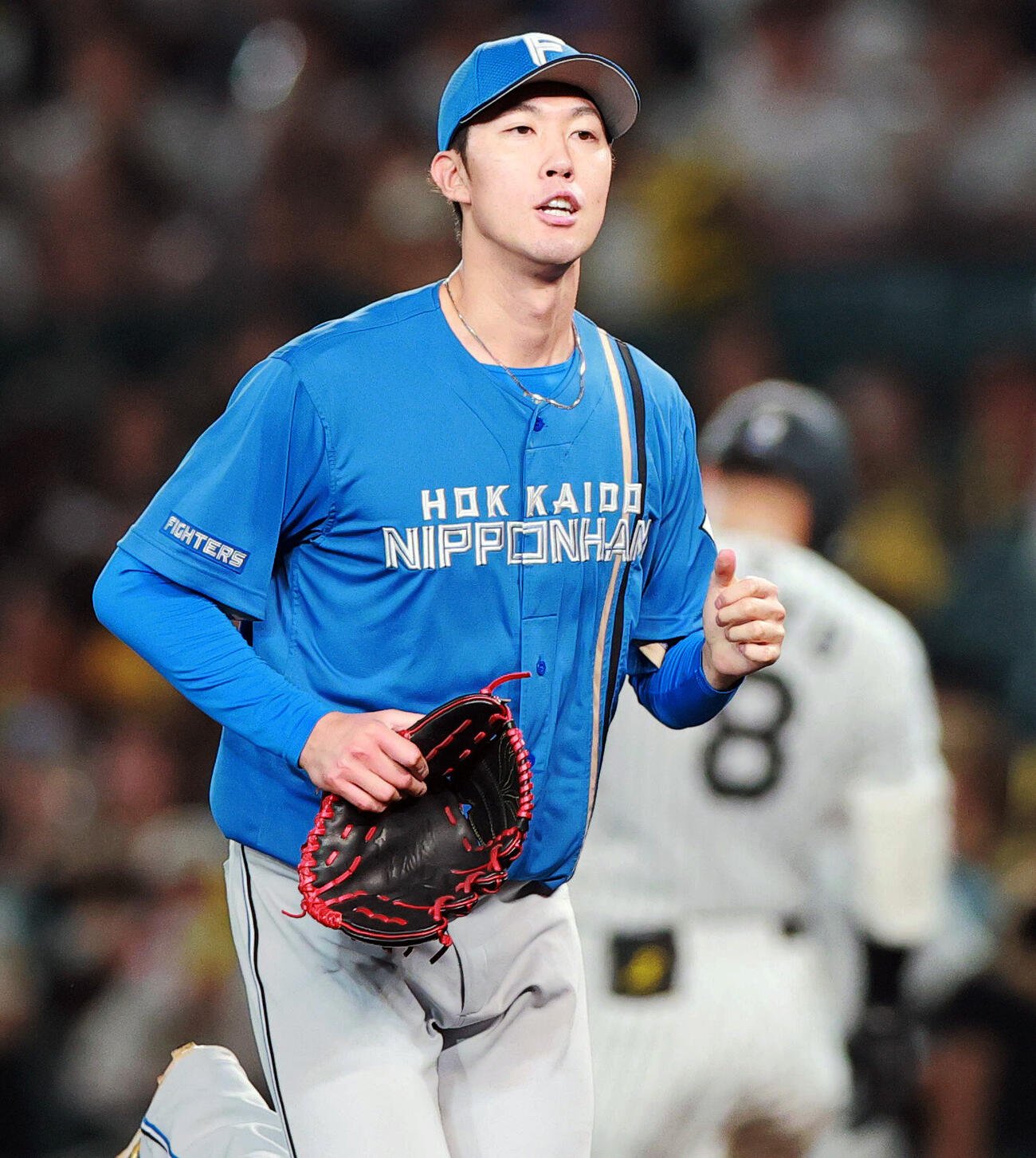 阪神対日本ハム　6回裏阪神2死、福島蓮は佐藤輝明を一ゴロに仕留めベンチへ引き揚げる（撮影・上山淳一）