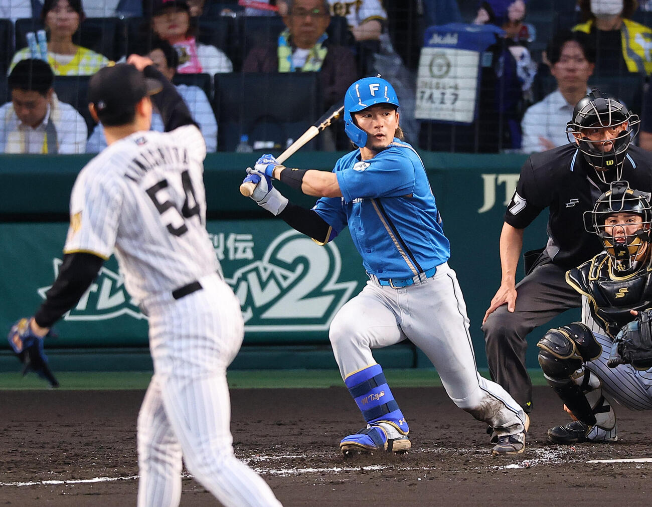 阪神対日本ハム　3回表日本ハム1死一塁、水野達稀は二塁打を放つ（撮影・上田博志）＝2026年5月28日