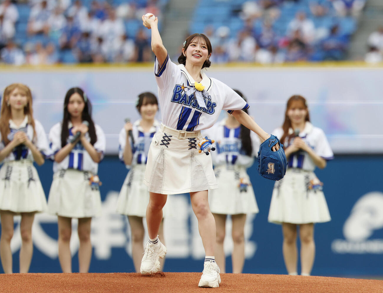DeNA対オリックス　セレモニアルピッチを務めるAKB48の伊藤百花（2026年5月撮影）