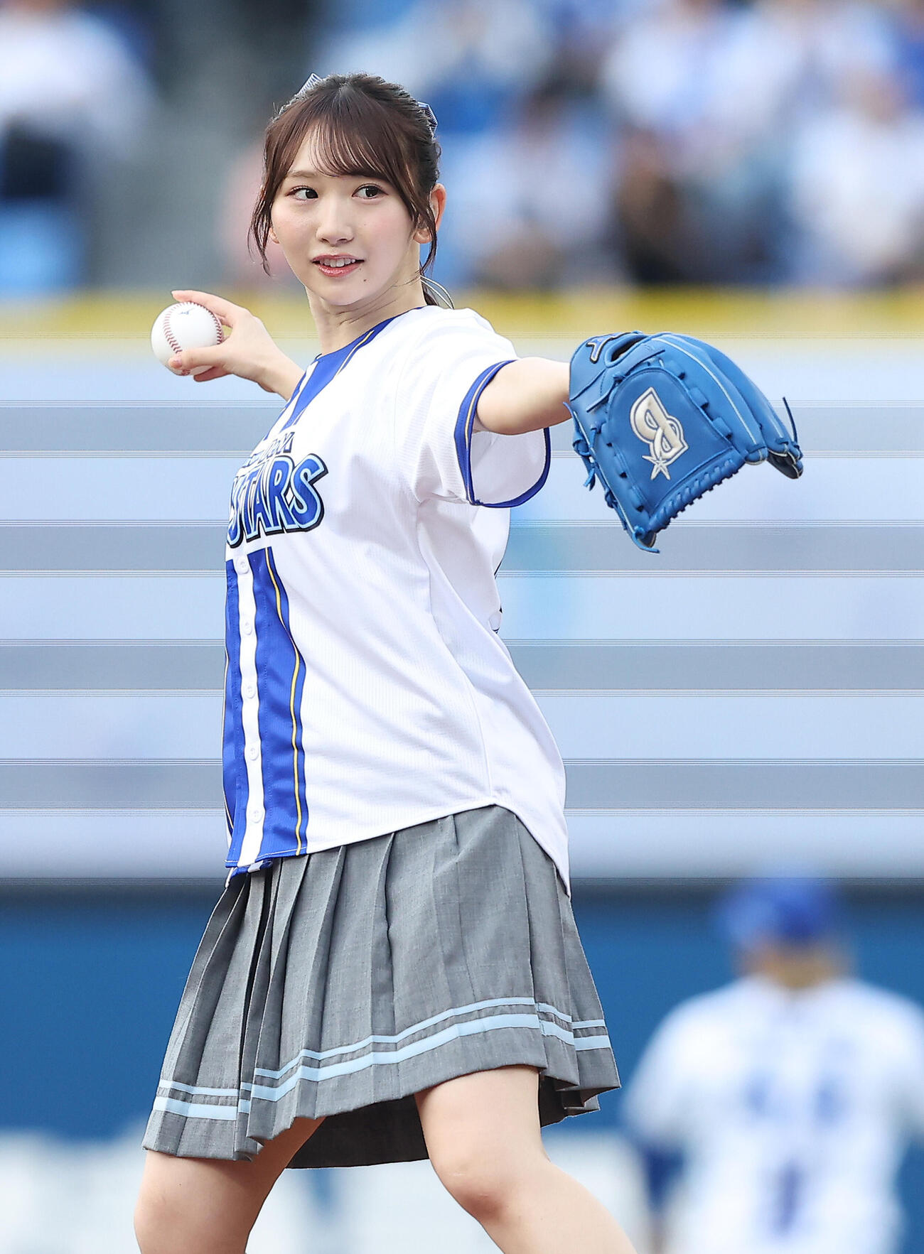 DeNA対オリックス　試合前、セレモニアルピッチを務める日向坂46藤嶌果歩（2026年5月撮影）