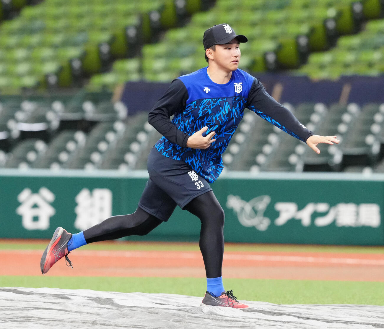 交流戦　西武対DeNA　試合前練習でマウンドの感触を確かめるDeNA武田陸玖（撮影・江口和貴）