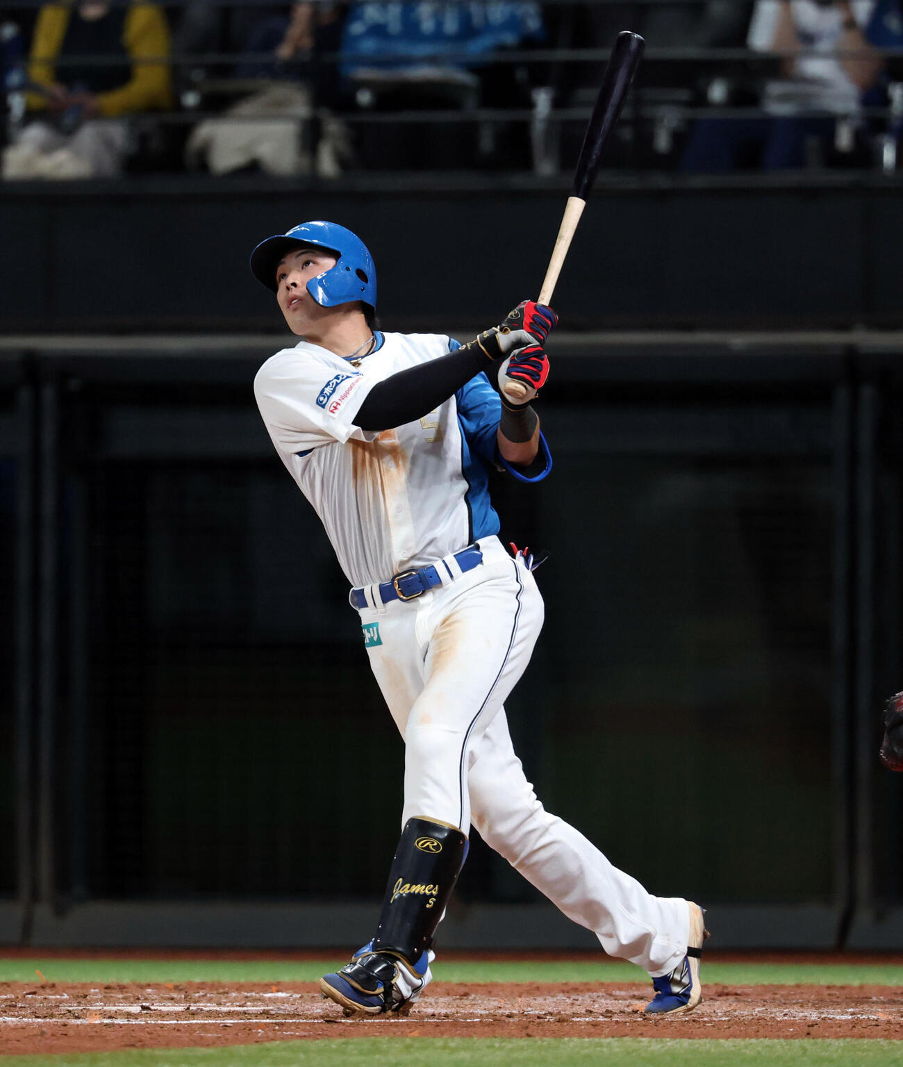 日本ハム対巨人　4回裏日本ハム1死一、三塁、野村佑希は犠飛を放つ（撮影・浅見桂子）