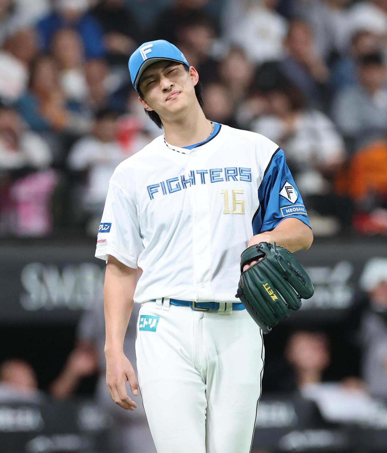 日本ハム対巨人　6回表巨人2死三塁、松本剛に適時打を浴びる達孝太（撮影・黒川智章）