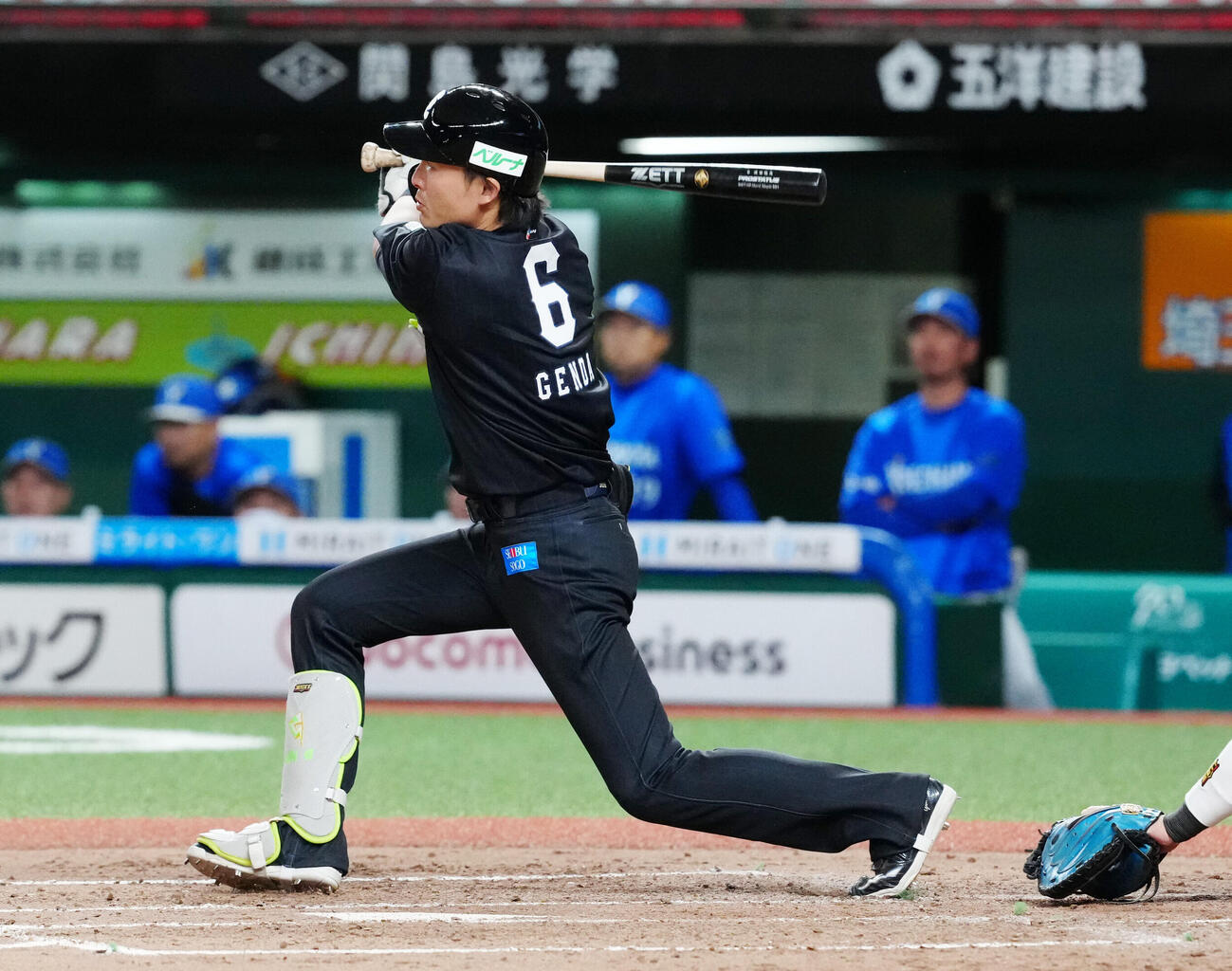 交流戦　西武対DeNA 2回裏西武1死一、三塁、先制適時二塁打を放つ源田壮亮（撮影・江口和貴）＝2026年5月29日