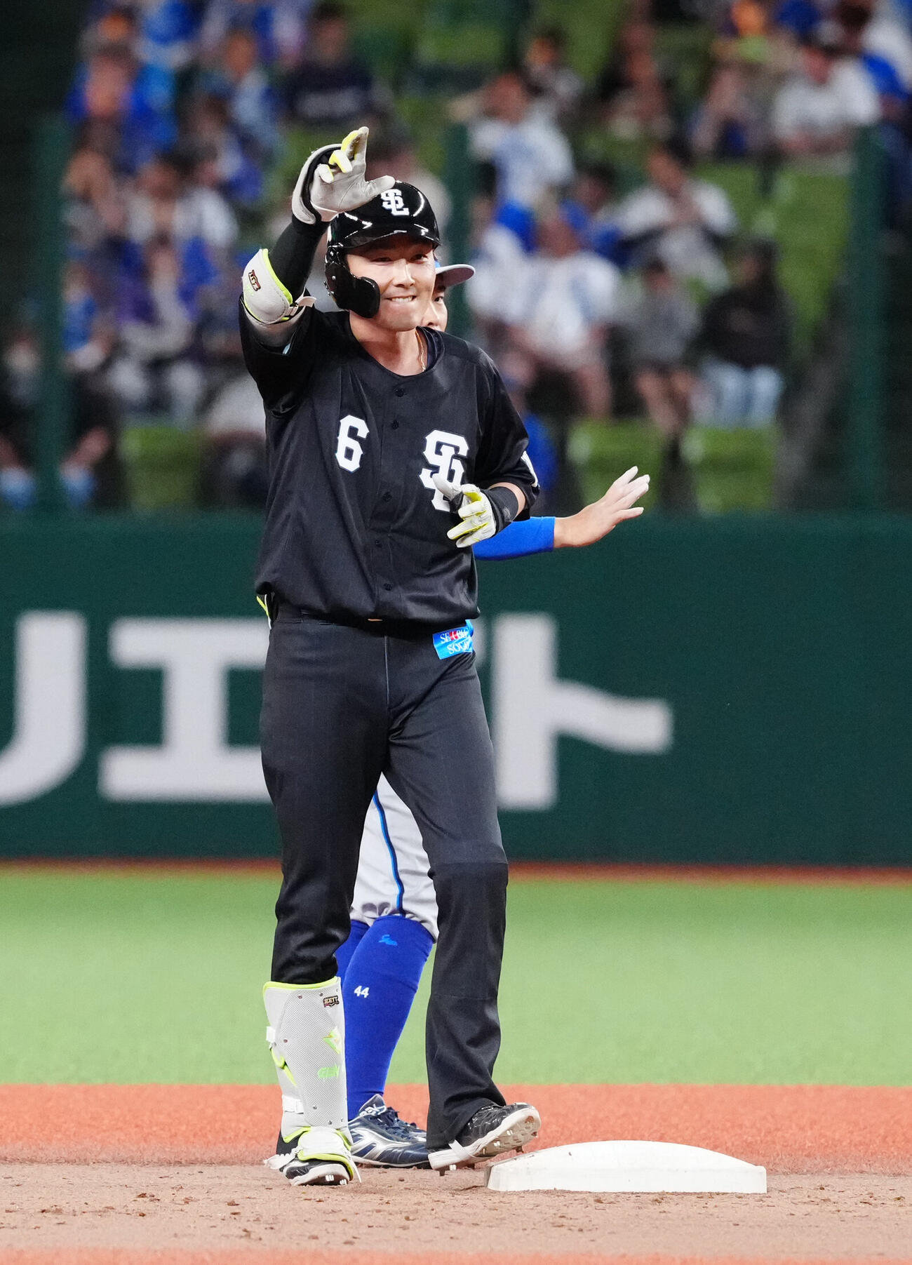 交流戦　西武対DeNA 2回裏西武1死一、三塁、先制適時二塁打を放った源田壮亮（撮影・江口和貴）＝2026年5月29日