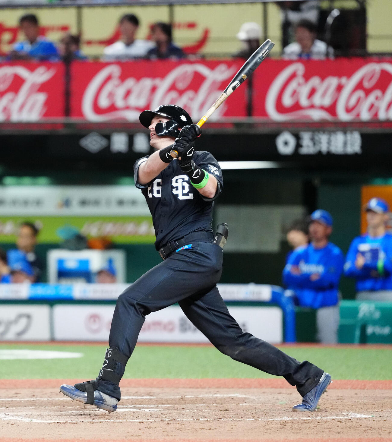 交流戦　西武対DeNA 7回裏西武1死、ソロ本塁打を放つタイラー・ネビン（撮影・江口和貴）＝2026年5月29日