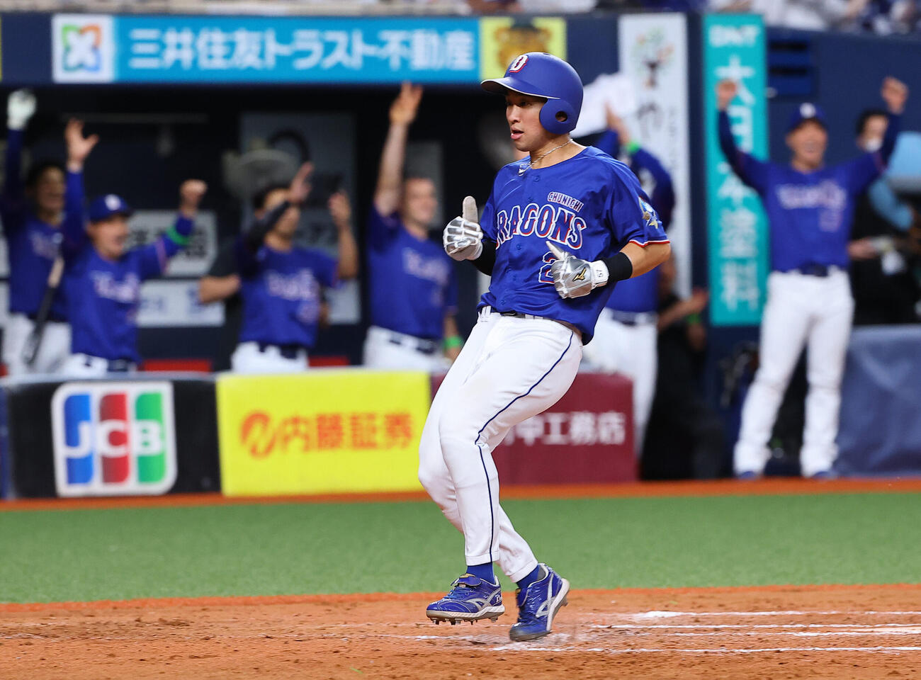 オリックス対中日　7回表中日2死満塁、細川成也の勝ち越し2点適時打で生還する田中幹也（撮影・上田博志）＝2026年5月29日
