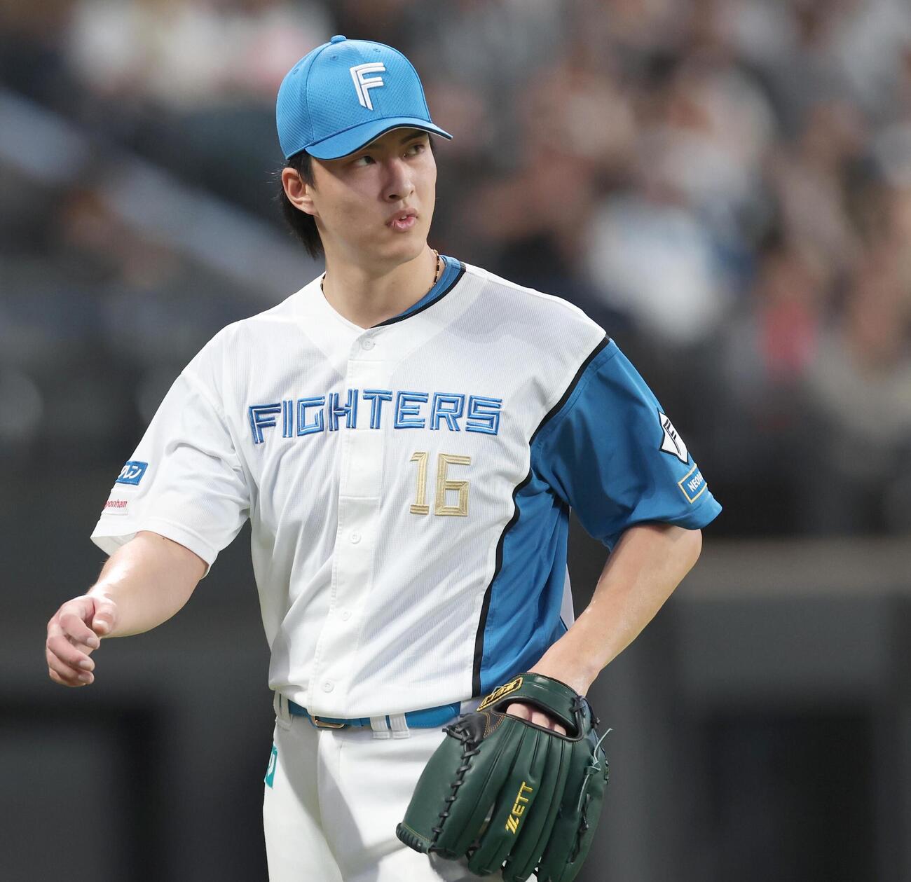 日本ハム対巨人　1回表、2失点し渋い表情の達孝太（撮影・黒川智章）