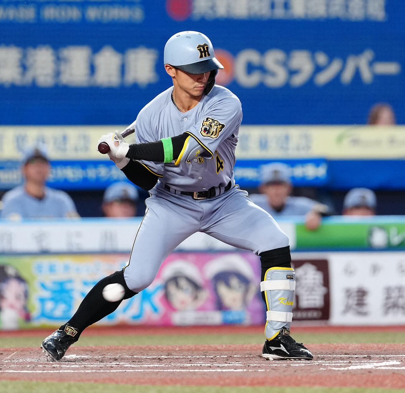 ロッテ対阪神　2回表阪神1死一、二塁、四球を選ぶ熊谷敬宥（撮影・鈴木みどり）