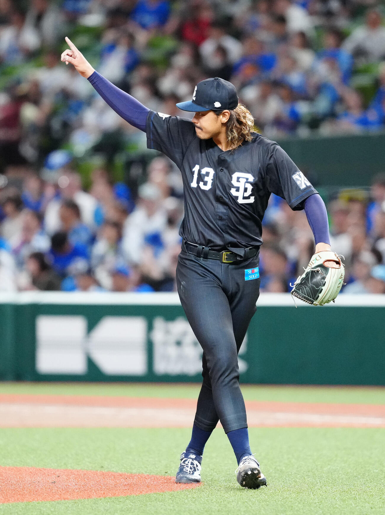 交流戦　西武対DeNA 7回表DeNA2死一、二塁、石上泰輝を遊ゴロに仕留めた高橋光成は右手を突き上げる（撮影・江口和貴）＝2026年5月29日