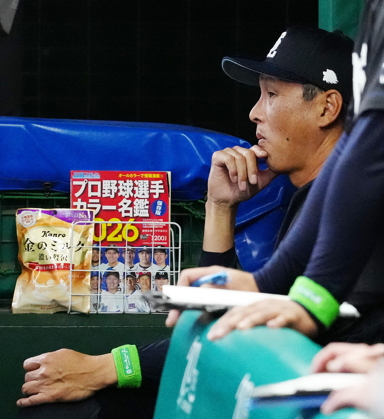 交流戦　西武対DeNA 7回表、ベンチから戦況を見つめる西武西口文也監督（撮影・江口和貴）＝2026年5月29日