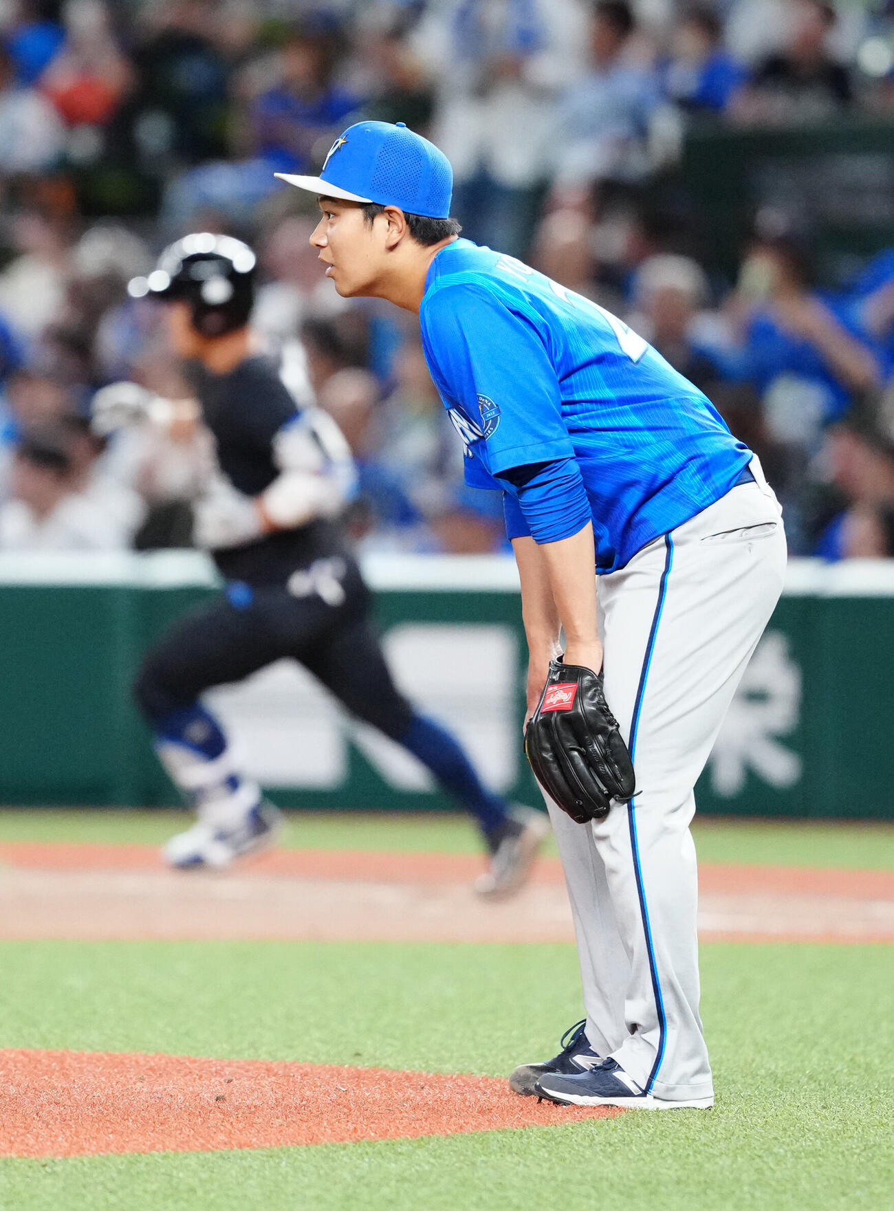 交流戦　西武対DeNA 7回裏西武1死一塁、古賀悠斗（後方）に2点本塁打を浴びる吉野光樹（撮影・江口和貴）