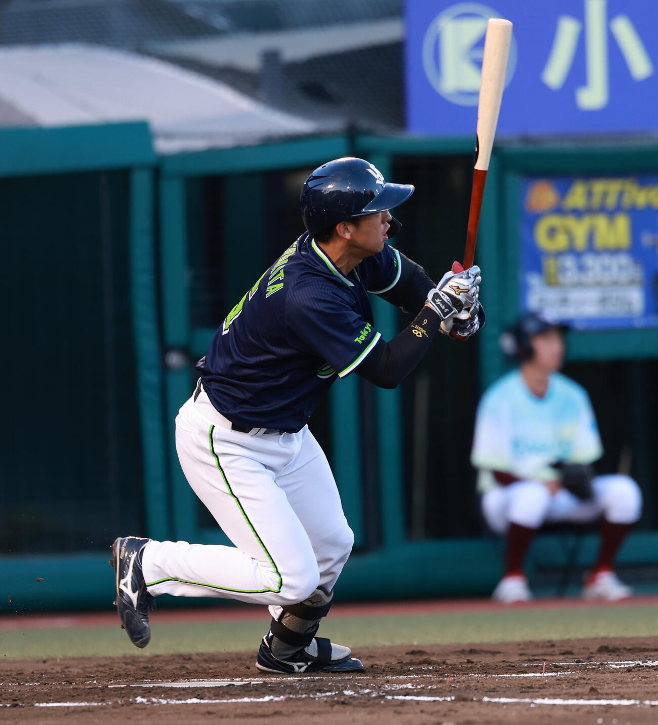 交流戦　楽天対ヤクルト　2回表ヤクルト無死、プロ初安打を放つ松下歩叶（撮影・水谷安孝）