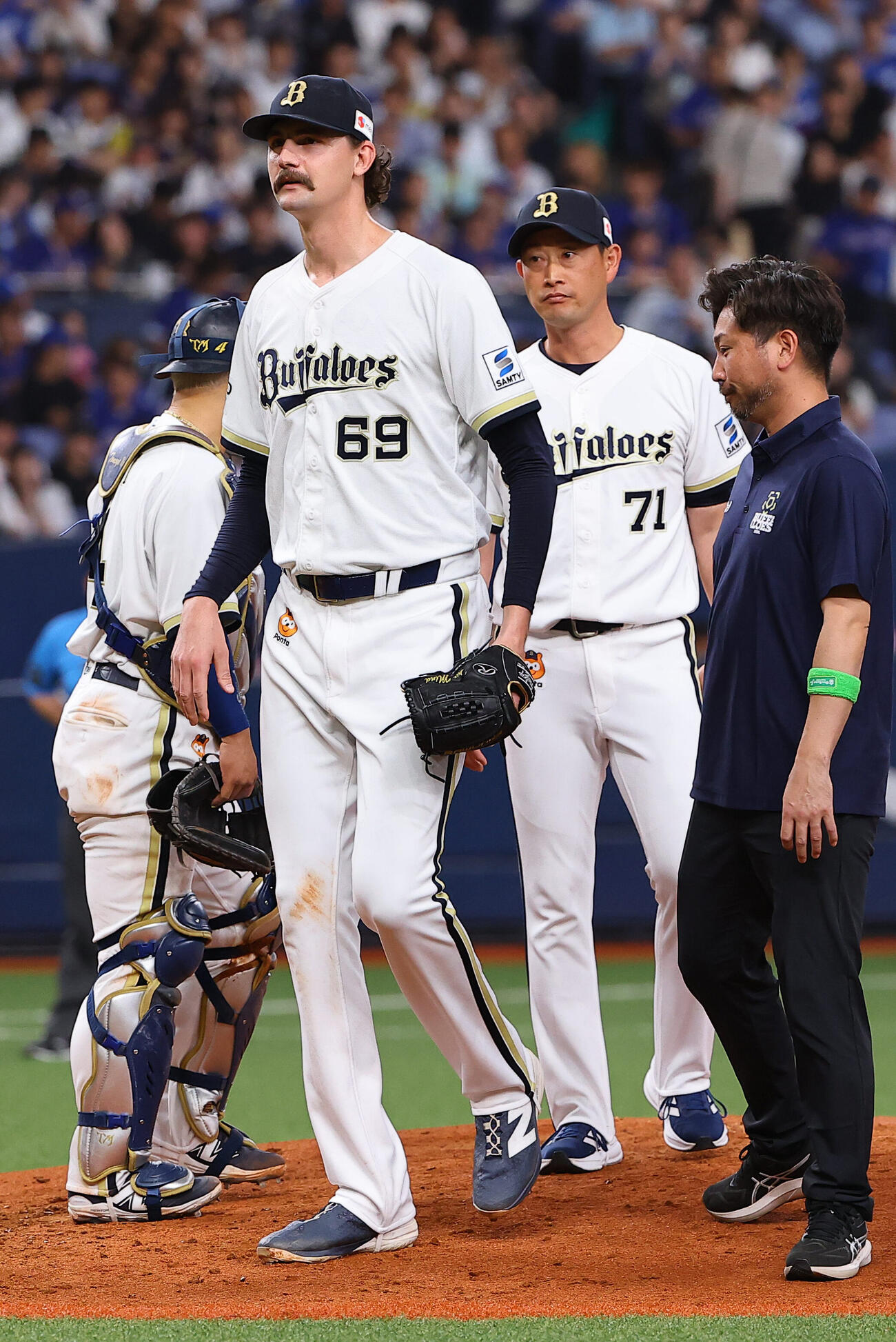オリックス対中日　6回表中日2死一、三塁、降板するジェリー（撮影・上田博志）＝2026年5月29日