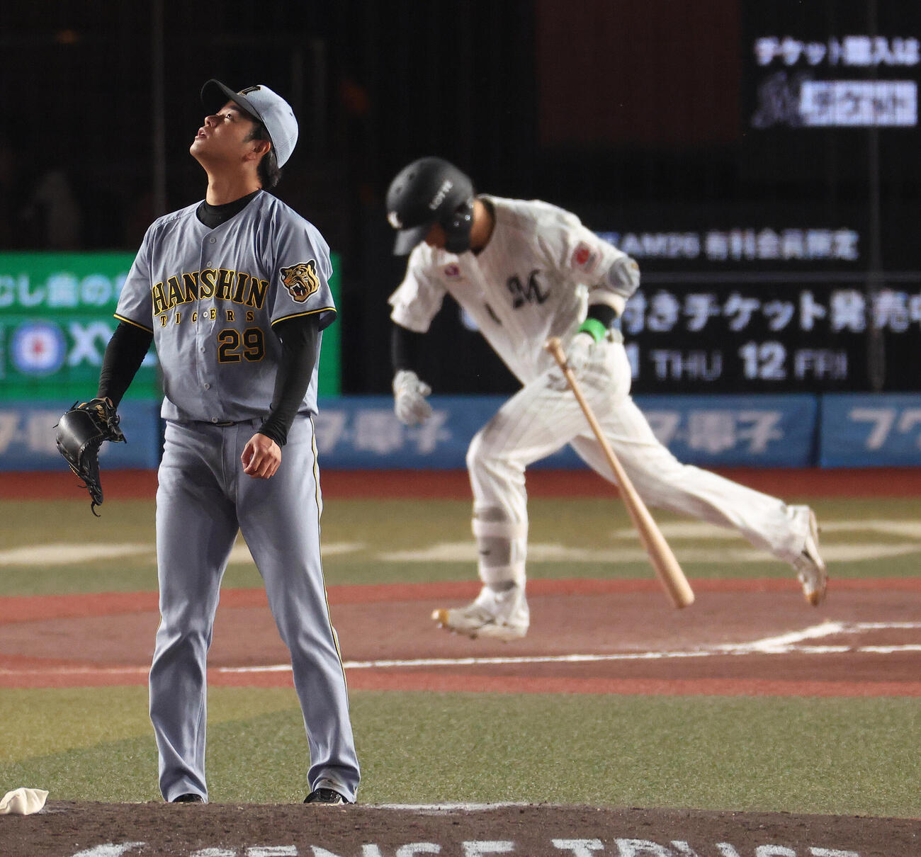 ロッテ対阪神　6回裏ロッテ2死、友杉篤輝を右飛に抑える高橋遥人（撮影・河田真司）