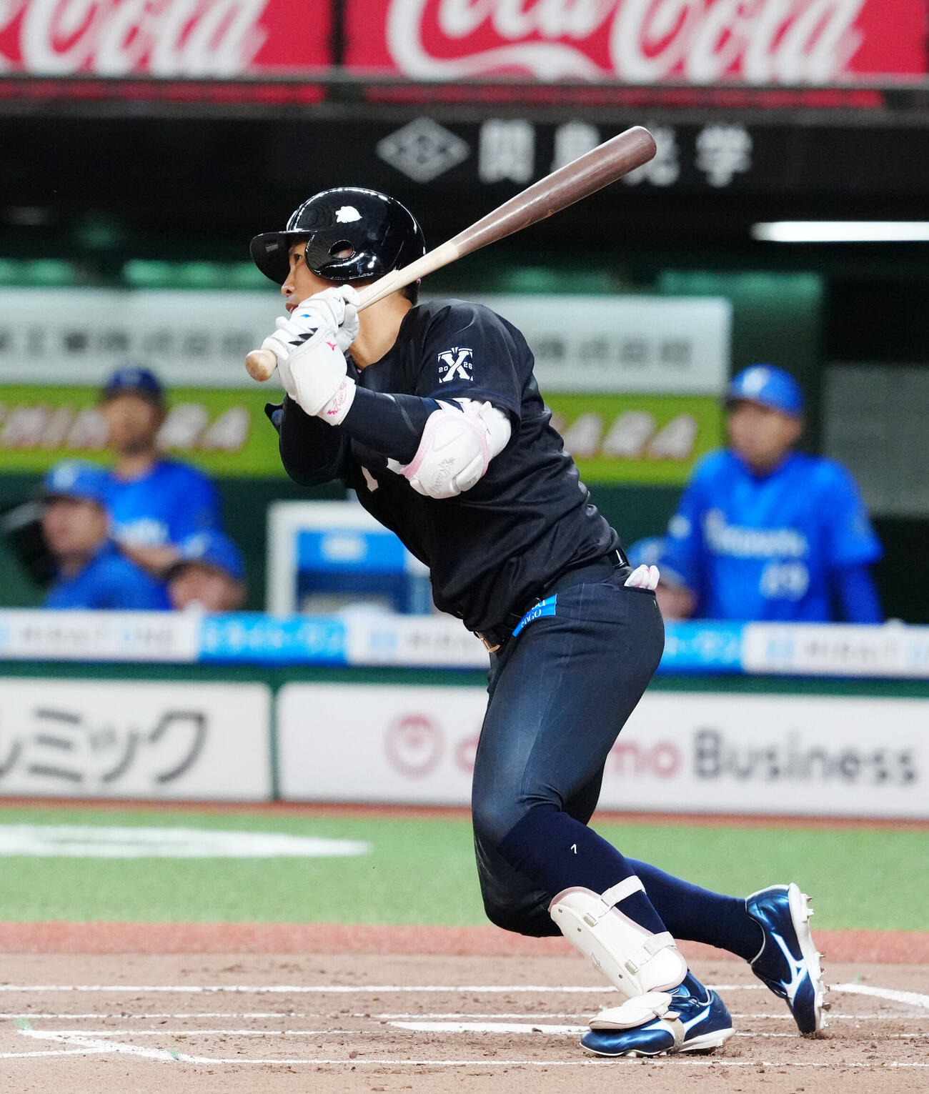 交流戦　西武対DeNA 1回裏西武2死、中前打を放つ桑原将志（撮影・江口和貴）