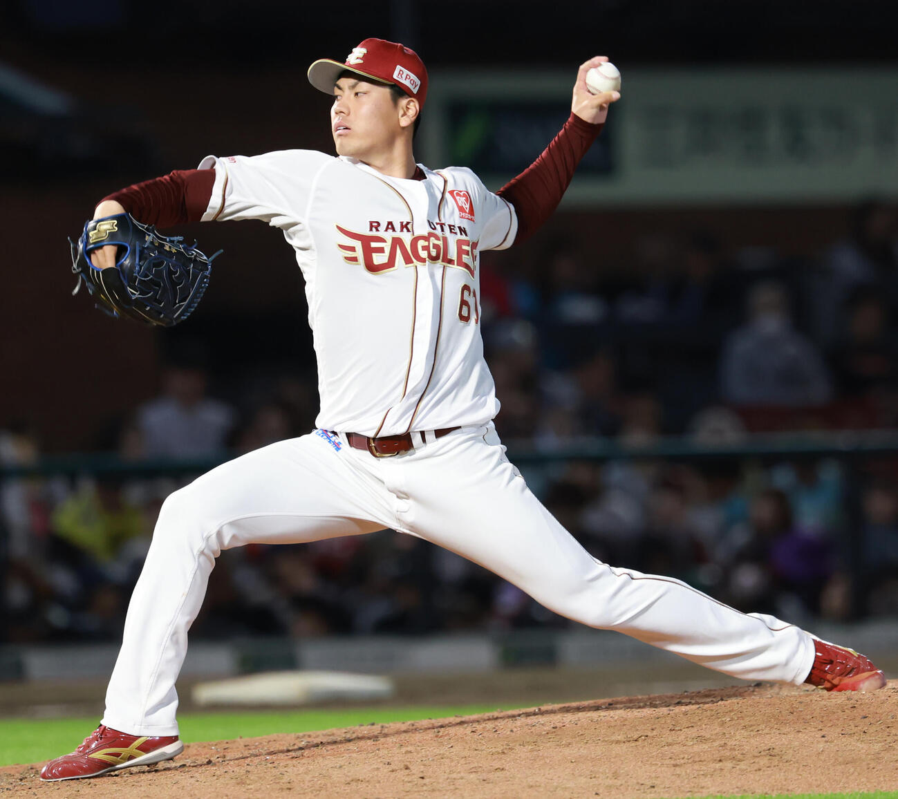 交流戦　楽天対ヤクルト　楽天5番手古賀康誠（撮影・水谷安孝）