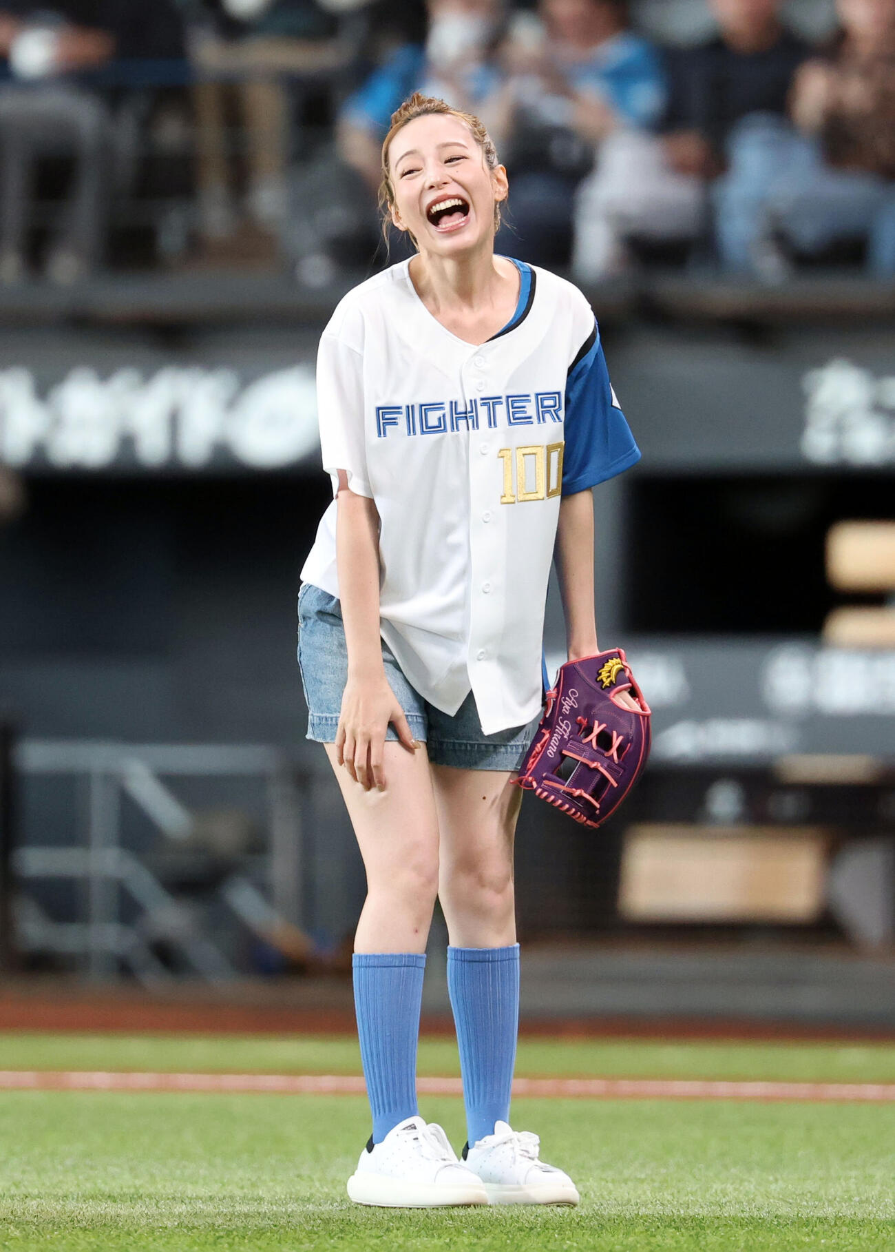 日本ハム対巨人　ファーストピッチを務めた平野綾（撮影・浅見桂子）＝2026年5月29日