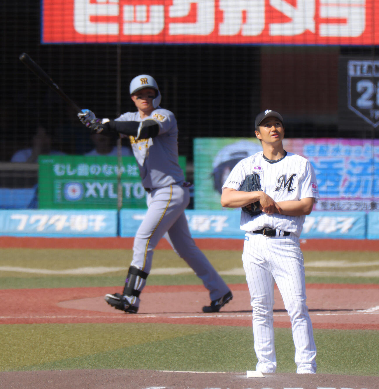 ロッテ対阪神　5回表阪神2死、森下翔太にソロ本塁打を浴びる唐川侑己（撮影・河田真司）