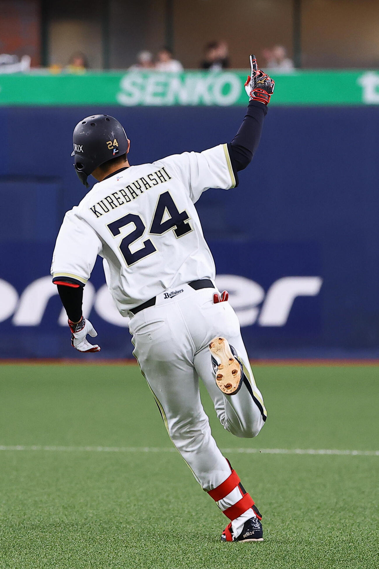 1回裏オリックス1死二塁、紅林弘太郎は先制2点本塁打を放つ（撮影・上田博志）
